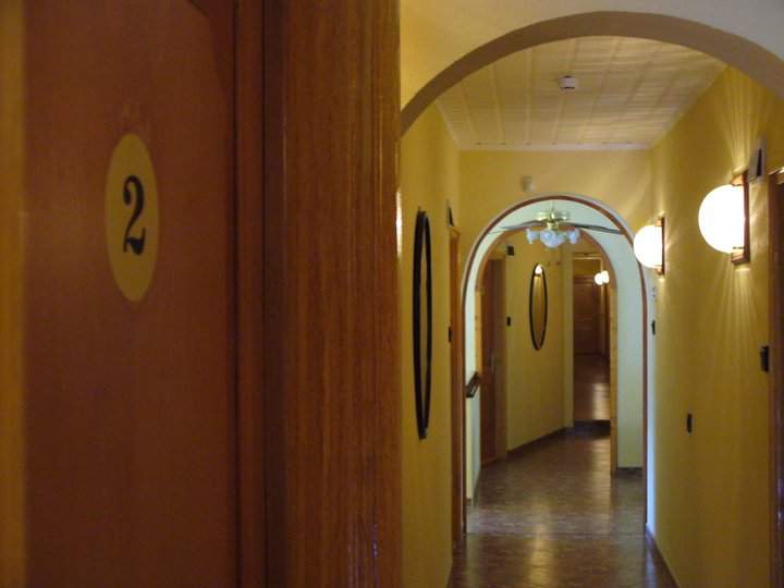 Folyosó, út a panzió szobáihoz
